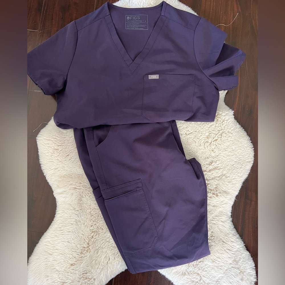 COPY - FIGS scrub set